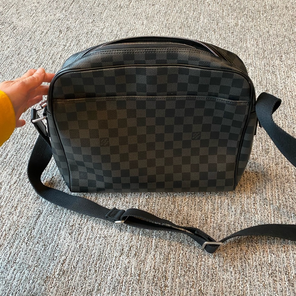 Louis Vuitton Reporter Messenger Bag. Black and Fray. 11x3x13